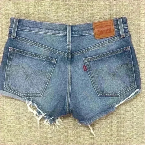 Levi 501 Shorts - Picture 2 of 6